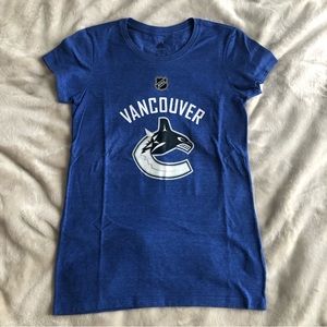 2/$30 Vancouver Canucks T Shirt Women Horvat 53 NHL Blue